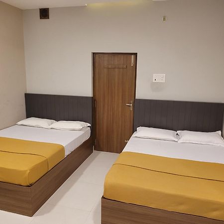 M Square Hotel Велор Стая снимка