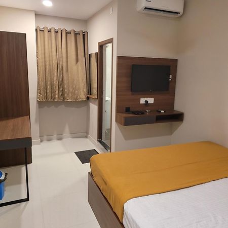 M Square Hotel Велор Стая снимка