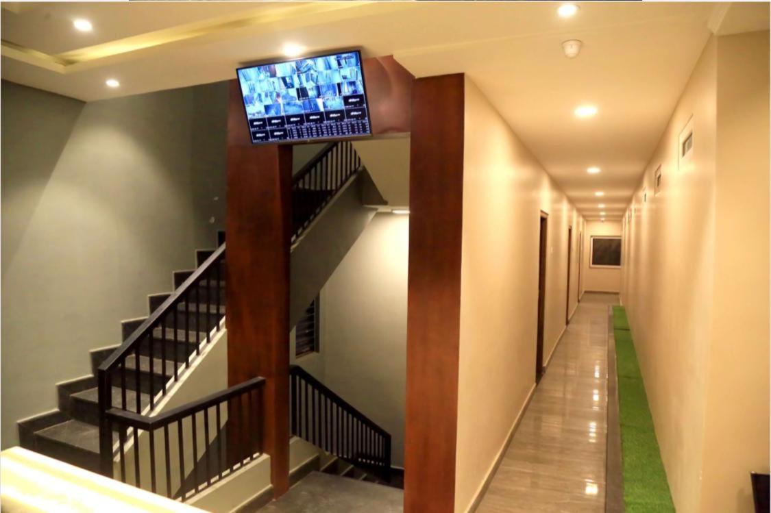 M Square Hotel Велор Екстериор снимка