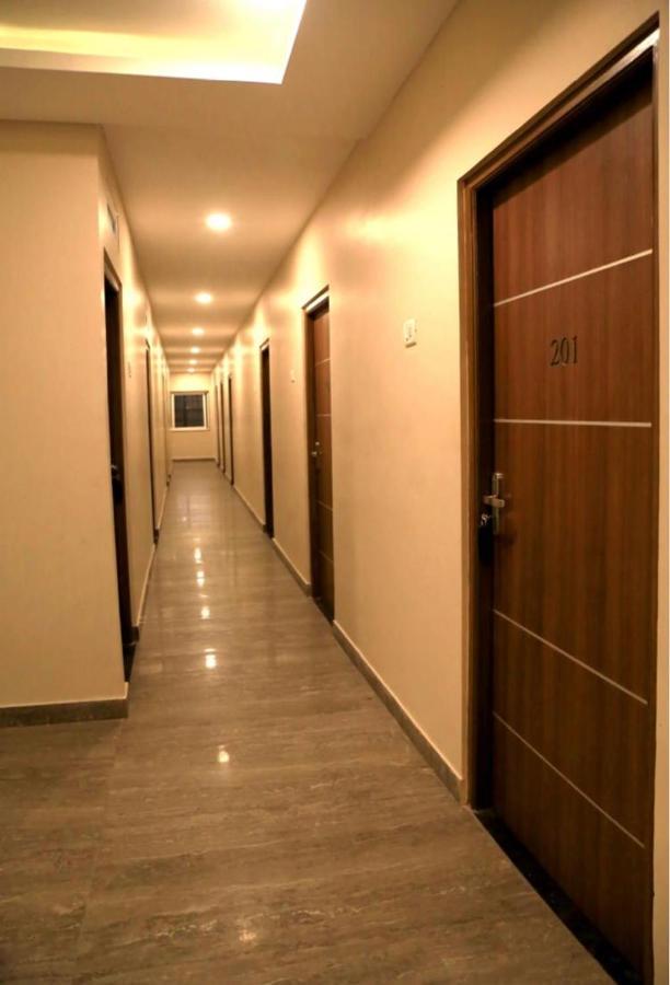 M Square Hotel Велор Екстериор снимка