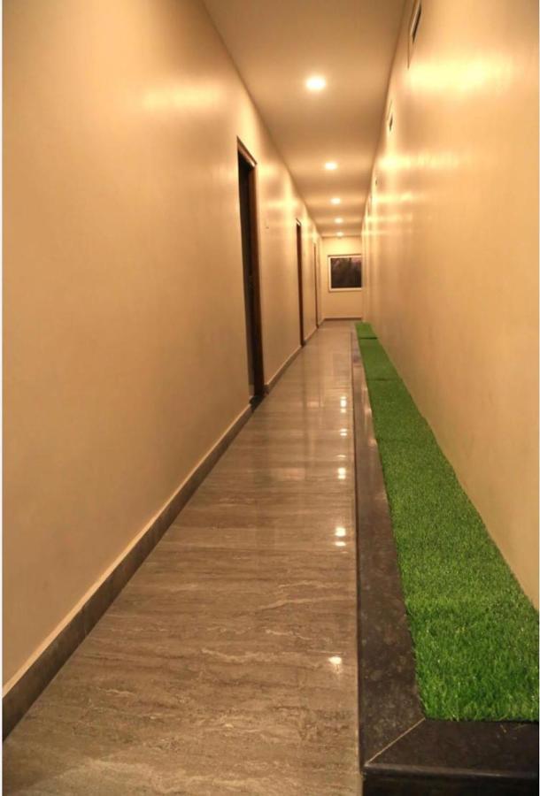 M Square Hotel Велор Екстериор снимка