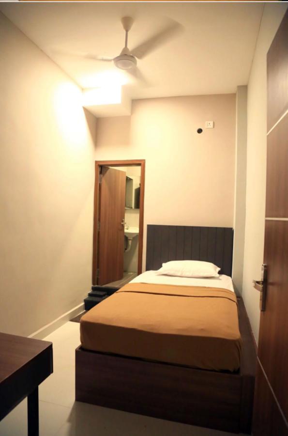 M Square Hotel Велор Екстериор снимка