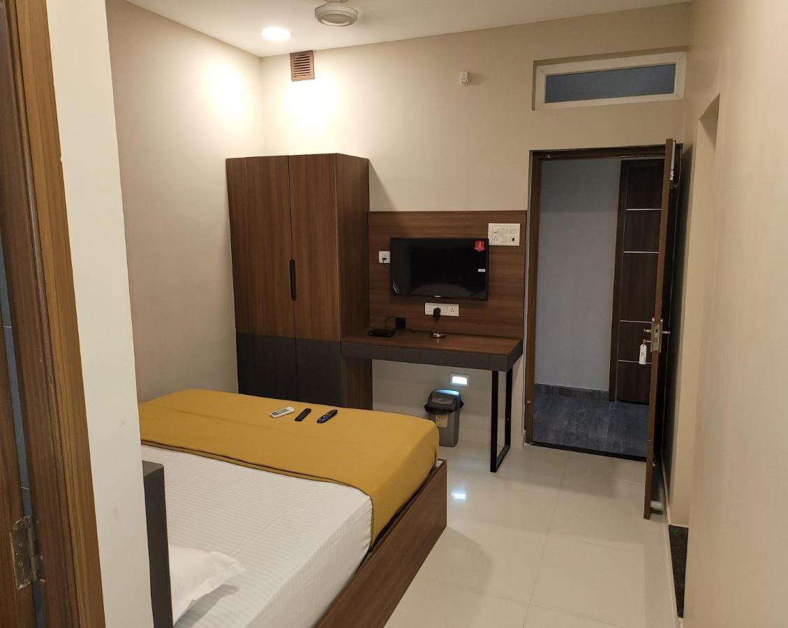 M Square Hotel Велор Екстериор снимка