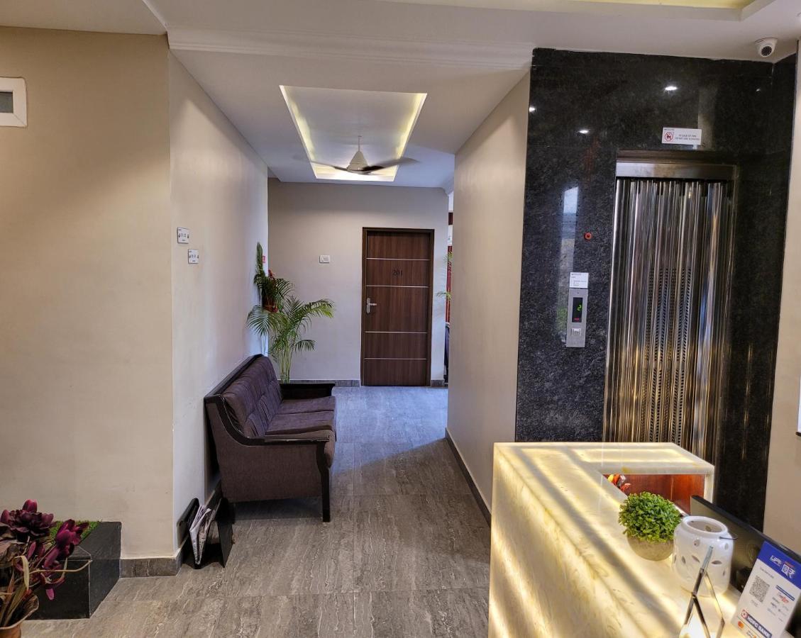 M Square Hotel Велор Екстериор снимка