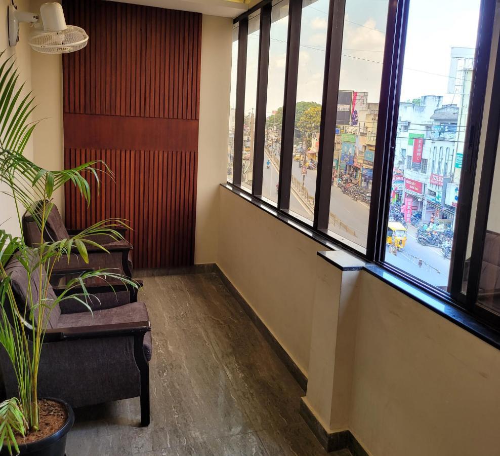 M Square Hotel Велор Екстериор снимка
