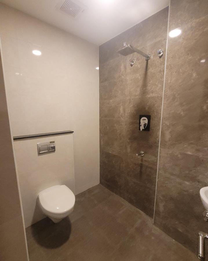 M Square Hotel Велор Екстериор снимка