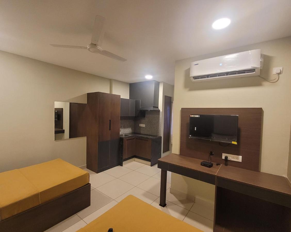 M Square Hotel Велор Екстериор снимка