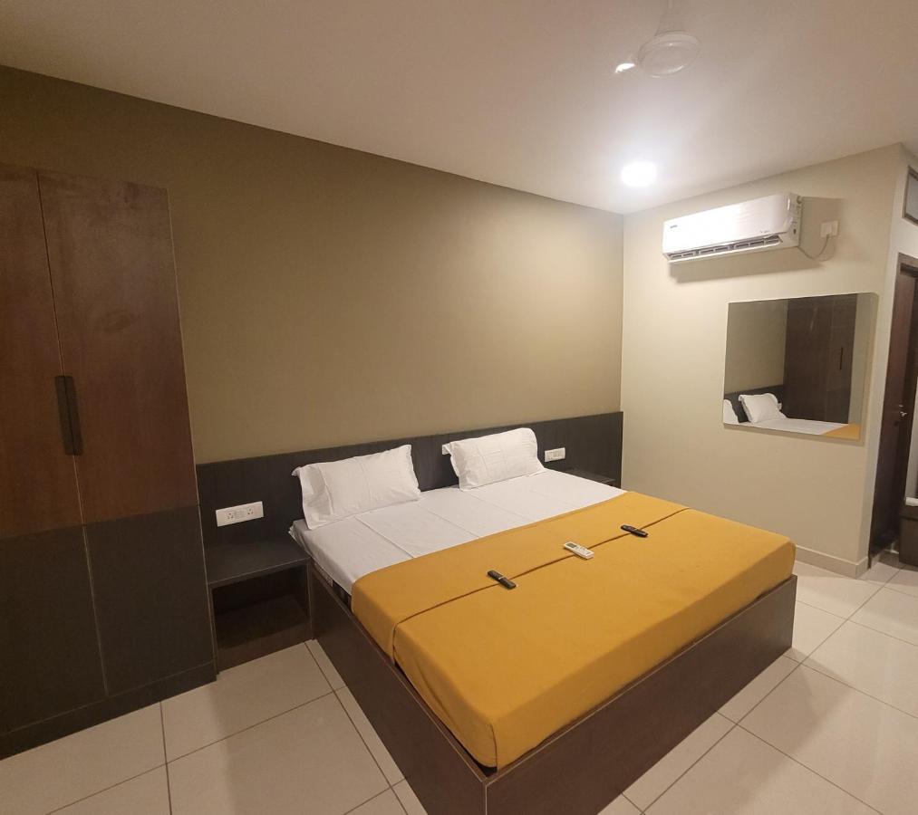 M Square Hotel Велор Екстериор снимка