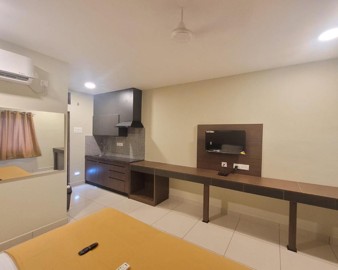 M Square Hotel Велор Екстериор снимка