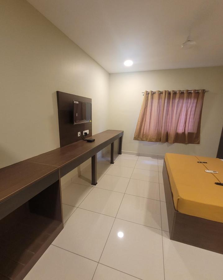 M Square Hotel Велор Екстериор снимка