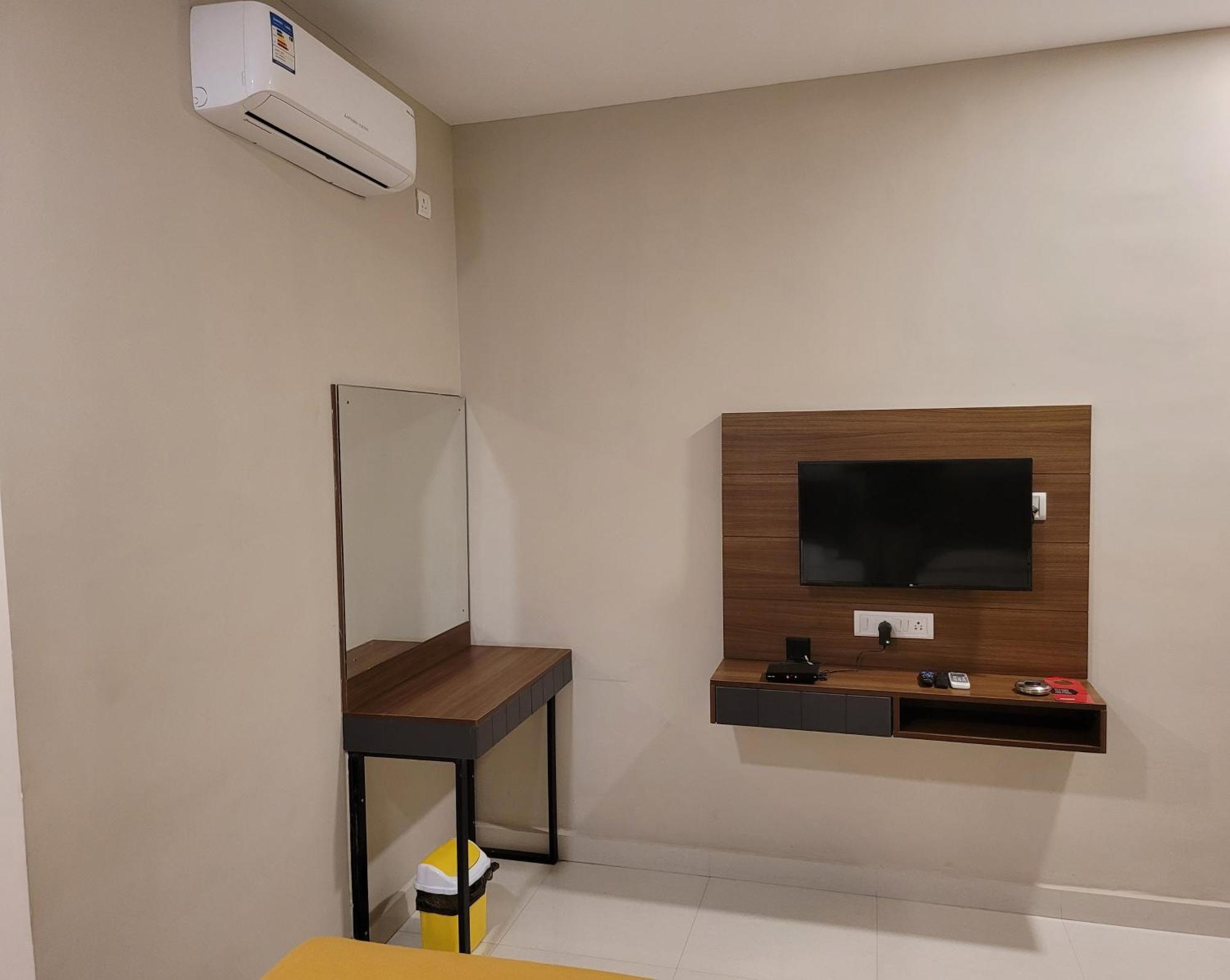 M Square Hotel Велор Стая снимка