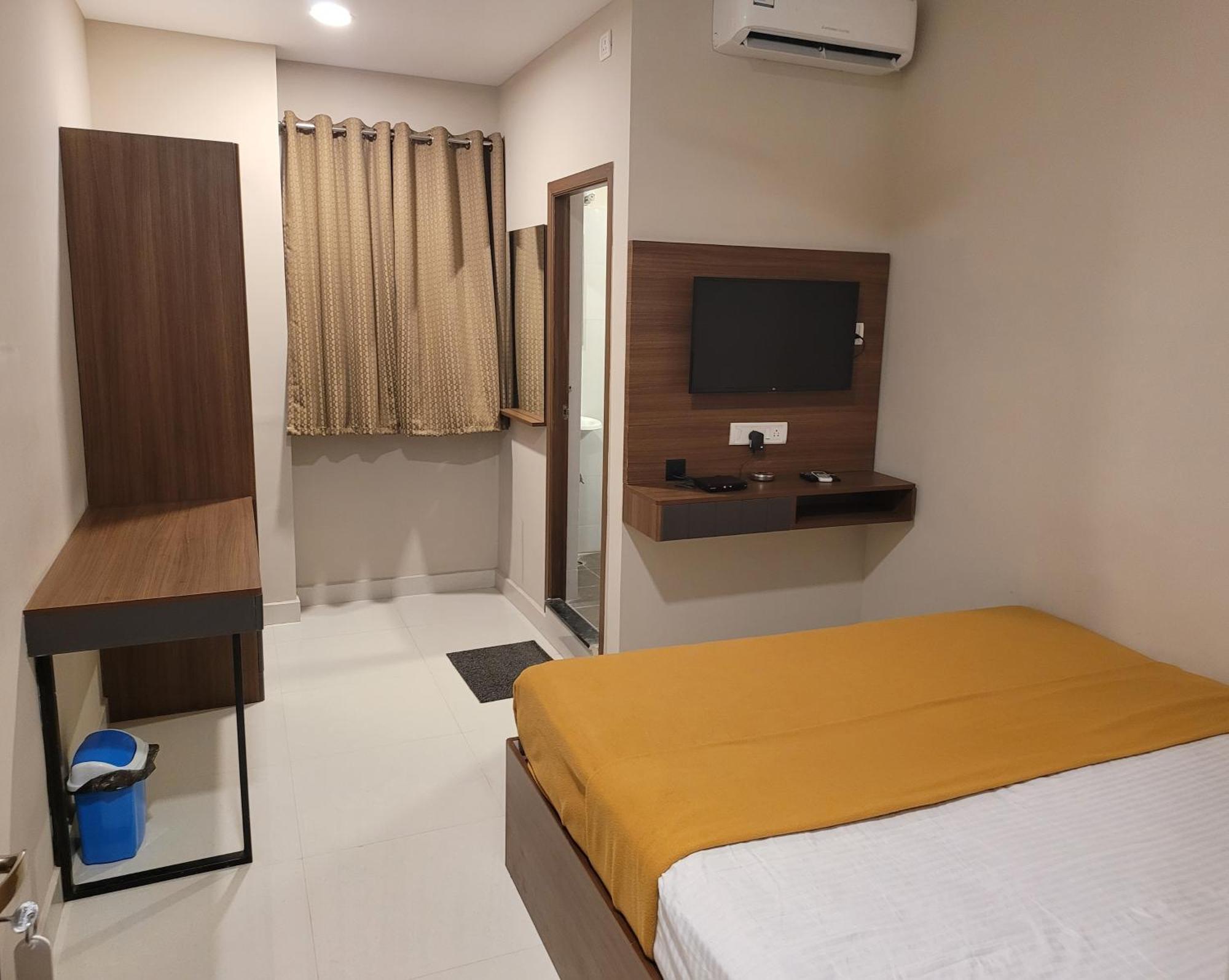 M Square Hotel Велор Стая снимка